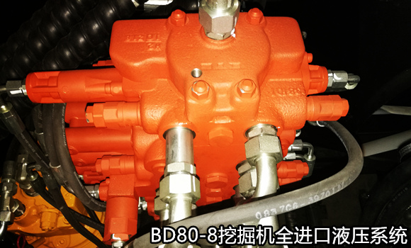 低油耗高收益宝鼎BD80-8小型挖掘机逐渐备受青睐