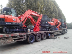 宝鼎挖掘机厂家小型挖掘机发车