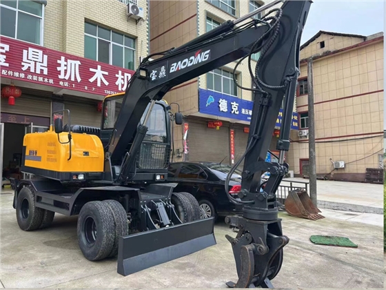 轮式抓木机.jpg