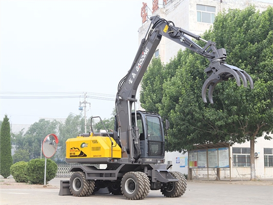 宝鼎110G轮式抓木机.jpg 宝鼎110G轮式抓木机.jpg