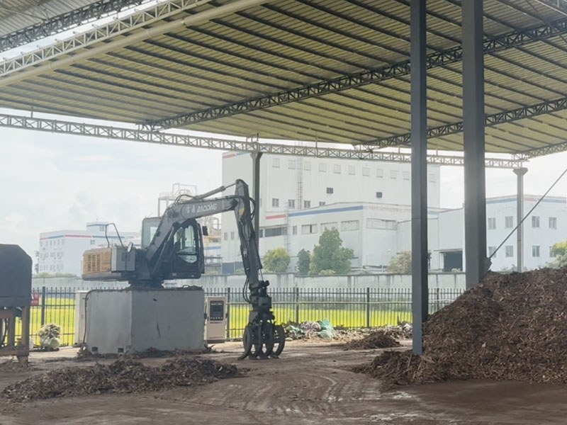 宝鼎固定式电动抓木机.jpg 宝鼎固定式电动抓木机.jpg