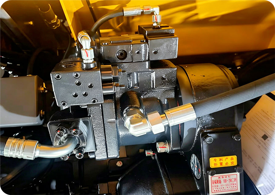宝鼎BD125W轮式挖掘机柱塞泵.jpg 宝鼎BD125W轮式挖掘机柱塞泵.jpg